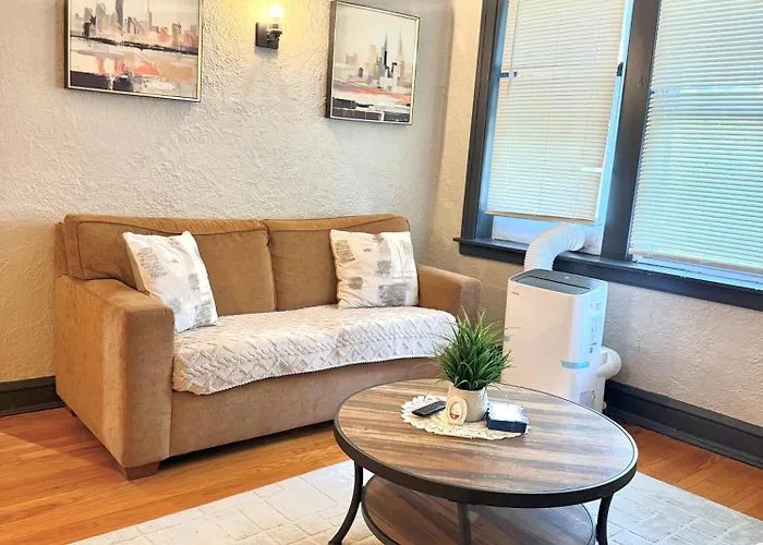 Quiet 1br, Eat-in Kitchen, Close To Midway Chicago